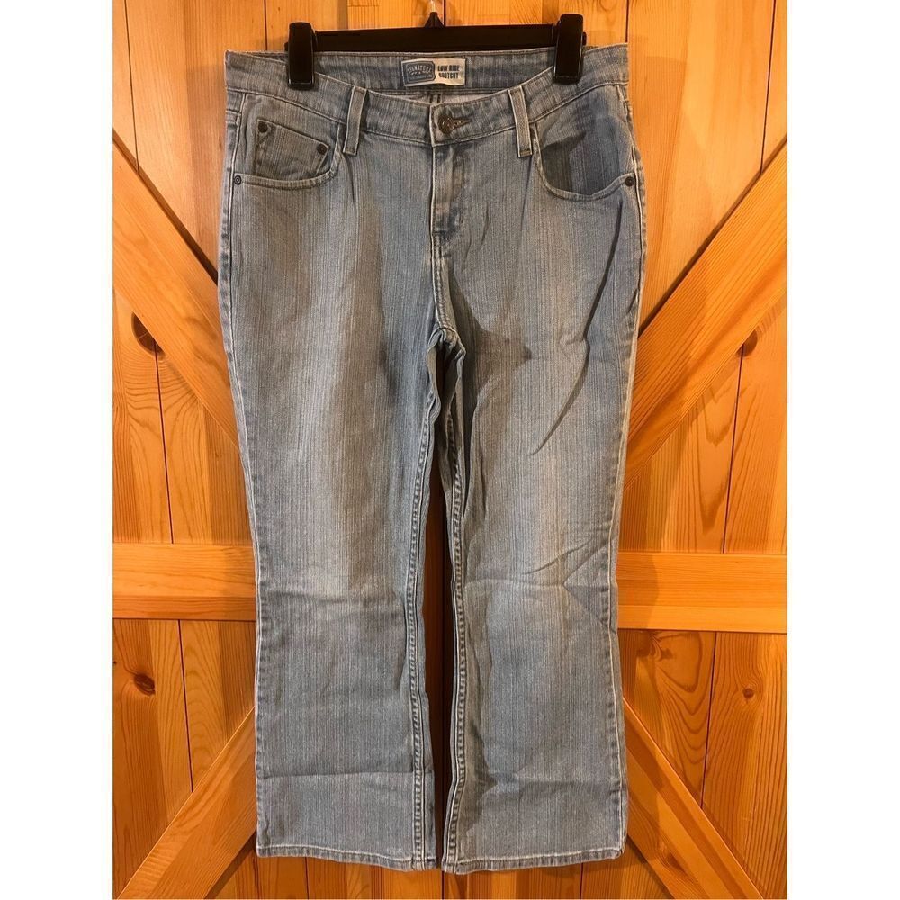 Signature by Levi Strauss & Co. Low Rise Bootcut Jeans Women's 10 Short Blue (13